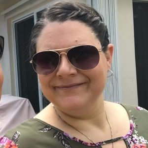 Meet your Posher, Holly